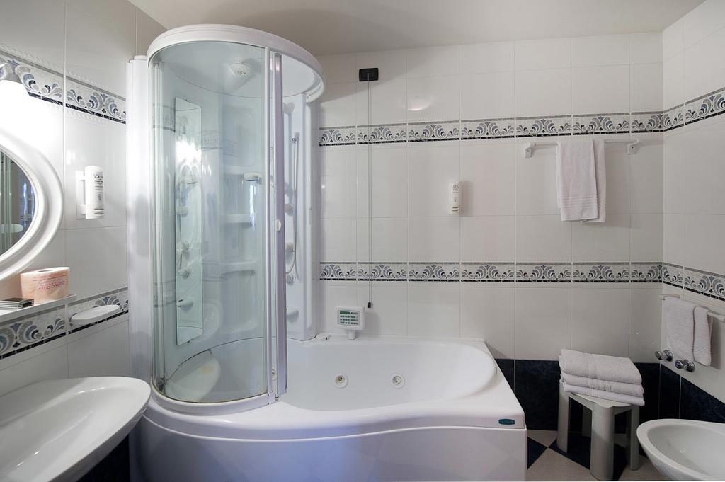Family & Wellness Hotel Fontana Vigo di Fassa Exterior foto