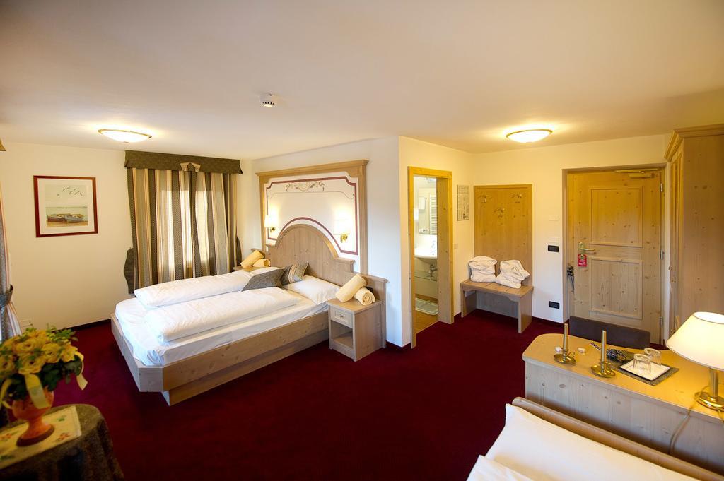 Family & Wellness Hotel Fontana Vigo di Fassa Zimmer foto